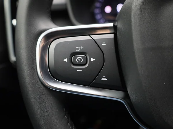 Volvo XC40 (2023) — foto 13 van 45
