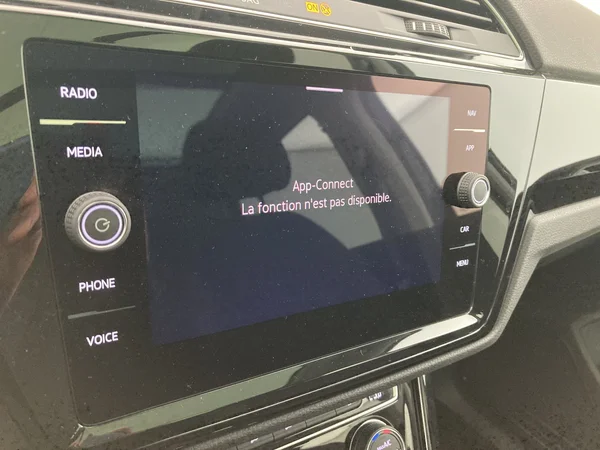 VOLKSWAGEN Touran (2020) — foto 22 van 36