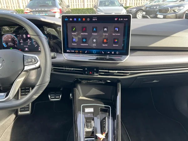 VOLKSWAGEN Golf VIII (2025) — foto 17 van 24