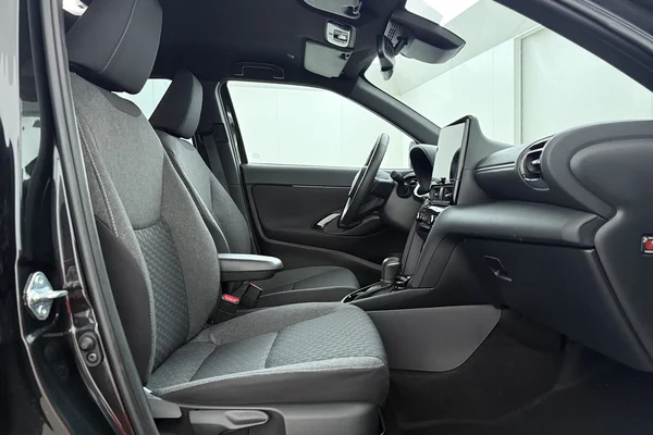 Toyota Yaris Cross Hybrid (HEV) (2025) — foto 15 van 17