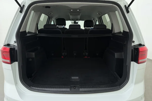 Volkswagen Touran (2019) — foto 16 van 20