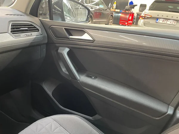 VOLKSWAGEN Tiguan (2022) — foto 11 van 24
