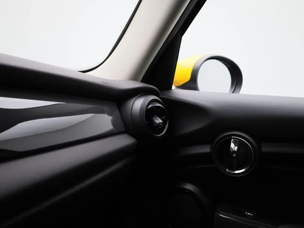 MINI One (2021) — foto 19 van 37
