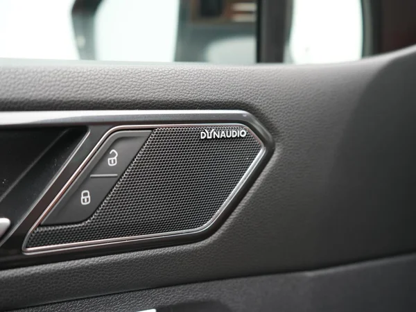 VOLKSWAGEN Tiguan Dsl (2016) — foto 4 van 31