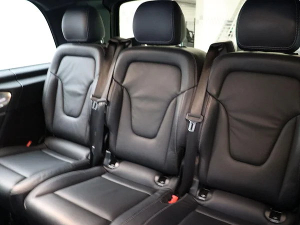 Mercedes-Benz V-Klasse (2024) — foto 17 van 36
