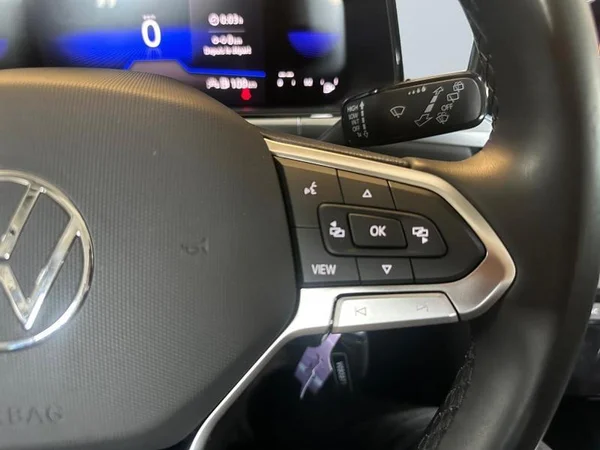 VOLKSWAGEN T-Roc (2024) — foto 13 van 24