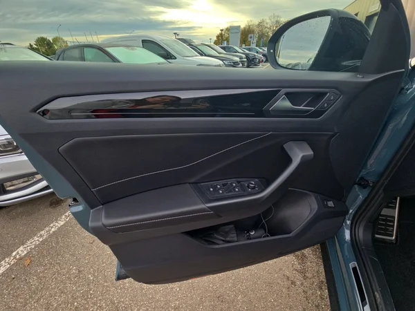 VOLKSWAGEN T-Roc (2025) — foto 7 van 24