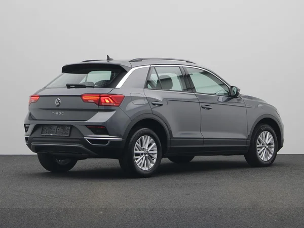 VOLKSWAGEN T-Roc (2021) — foto 12 van 20
