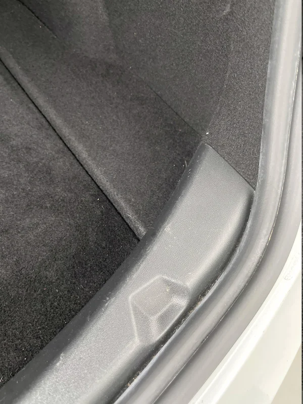 Tesla Model 3 (2023) — foto 81 van 83
