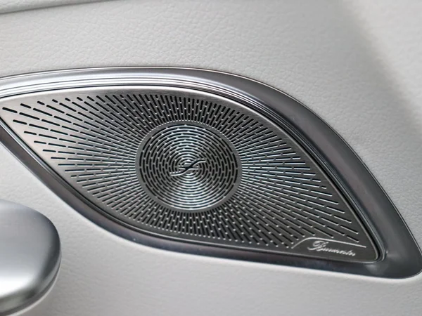 Mercedes-Benz EQE (2024) — foto 3 van 35