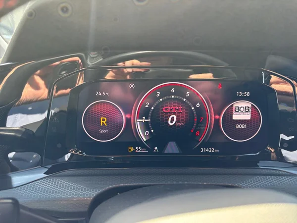 VOLKSWAGEN Golf VIII GTI (2024) — foto 6 van 24