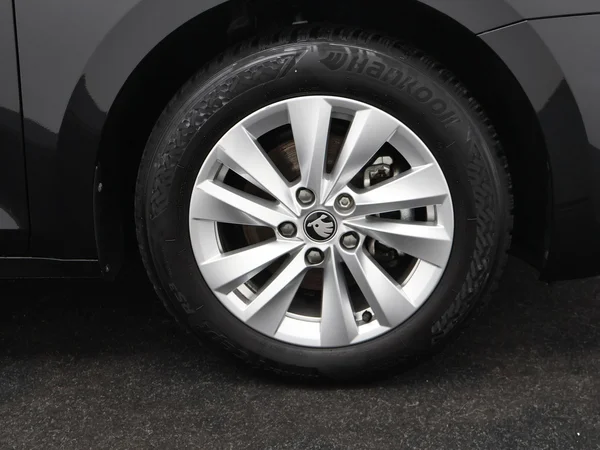SKODA Octavia Combi (2025) — foto 2 van 28