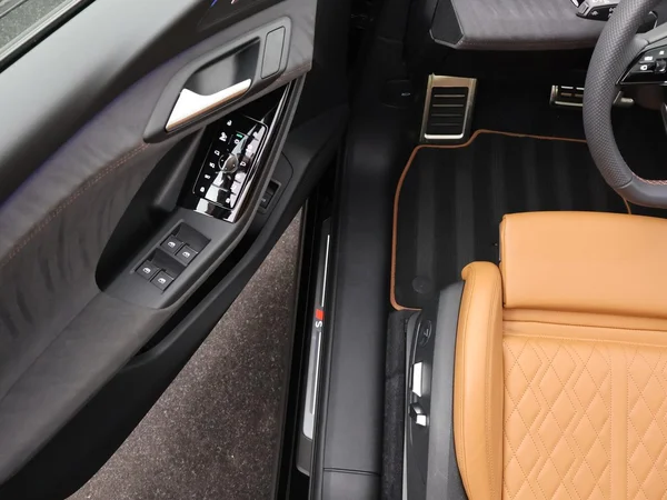 AUDI Q6 e-tron (2026) — foto 13 van 27