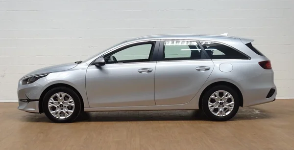 Kia cee'd (2023) — foto 18 van 21