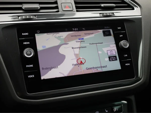 VOLKSWAGEN Tiguan (2019) — foto 11 van 21