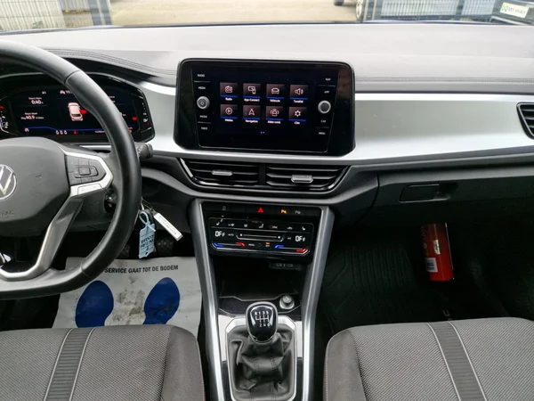 VOLKSWAGEN T-Roc (2023) — foto 2 van 27