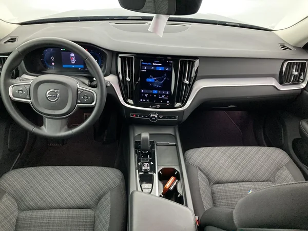 VOLVO V60 (2023) — foto 34 van 36