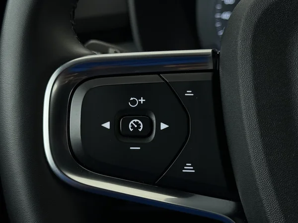 VOLVO XC40 (2023) — foto 9 van 32