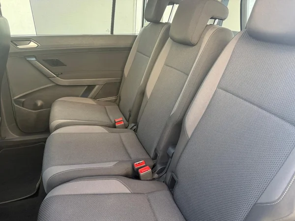 VOLKSWAGEN Touran (2021) — foto 16 van 21