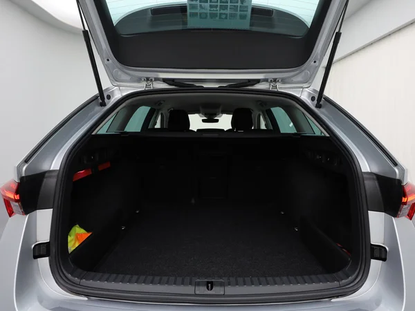 SKODA Octavia Combi (2023) — foto 18 van 18