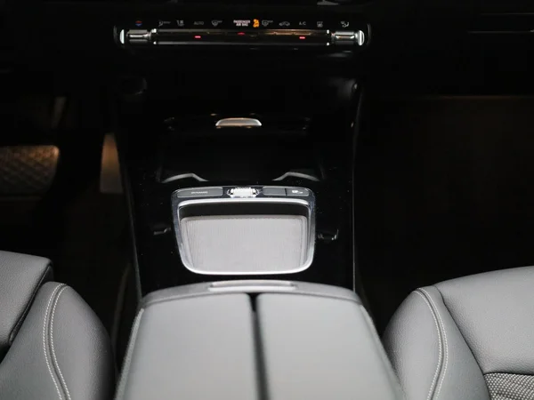 Mercedes-Benz A-Klasse (2023) — foto 2 van 40