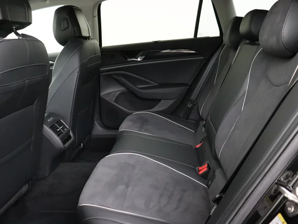 VOLKSWAGEN Passat SW (2025) — foto 4 van 19