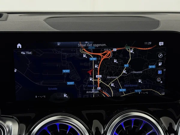 MERCEDES EQB 250 (2022) — foto 10 van 35