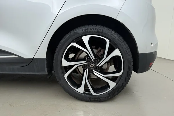 Renault Grand Scenic (2019) — foto 15 van 18