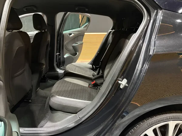 Opel Astra (2020) — foto 9 van 22