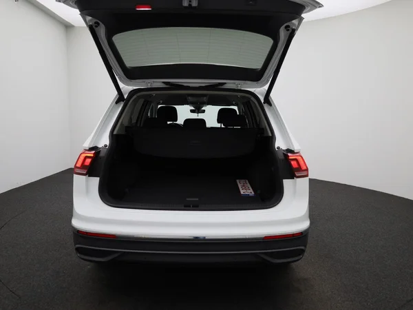 Volkswagen Tiguan (2022) — foto 5 van 45