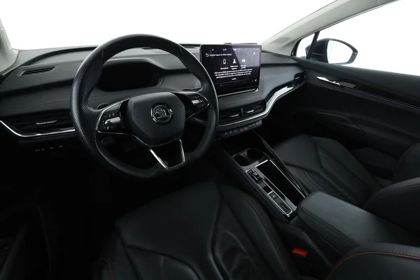 Skoda Enyaq (2021) — foto 3 van 17