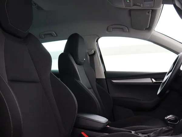 SKODA Karoq (2024) — foto 18 van 18