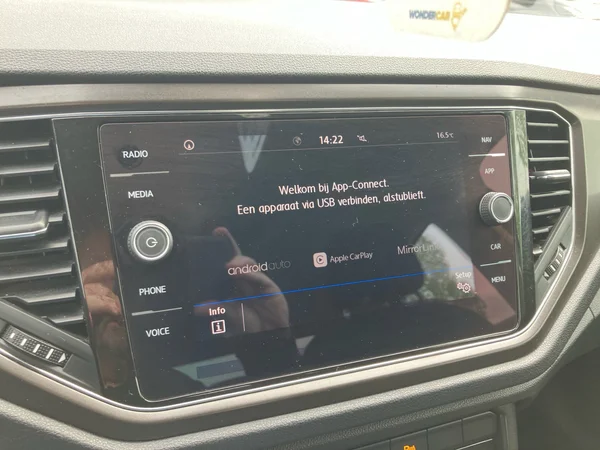 VOLKSWAGEN T-Roc (2020) — foto 14 van 25