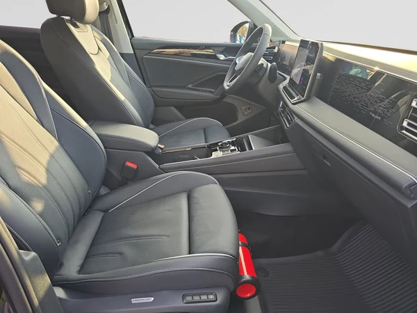 VOLKSWAGEN Tiguan (2025) — foto 7 van 19