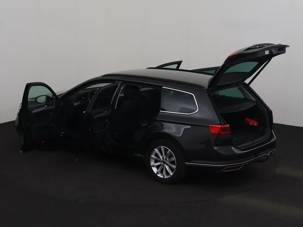 VOLKSWAGEN Passat Variant (2022) — foto 31 van 32