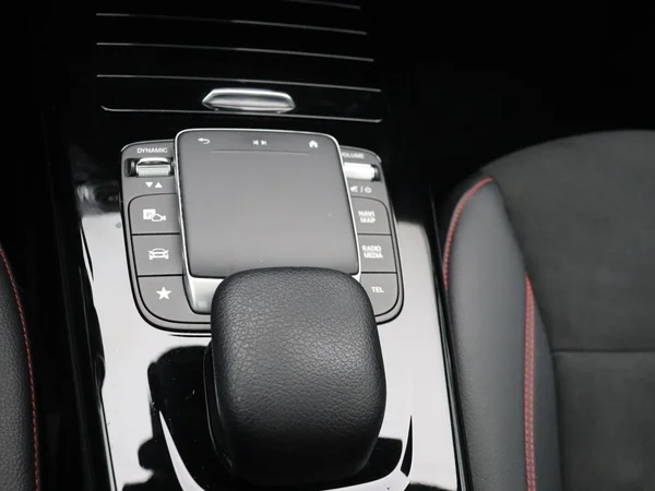 Mercedes-Benz CLA (2022) — foto 6 van 26