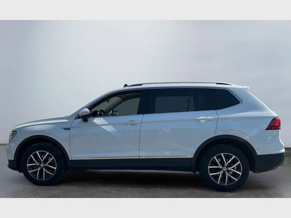Volkswagen Tiguan Allspace (2021) — foto 16 van 21