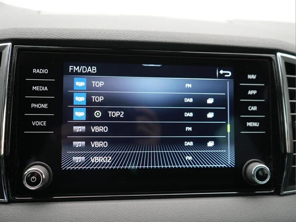 SKODA Karoq (2023) — foto 15 van 27
