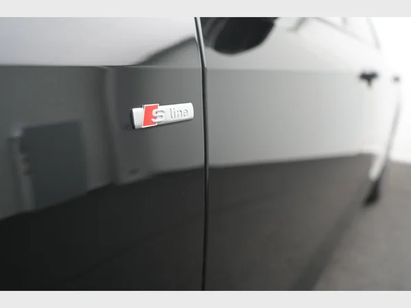 AUDI A8 Long PHEV (2024) — foto 42 van 43