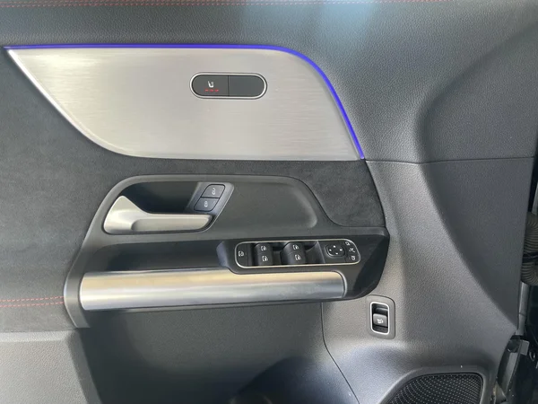 Mercedes-Benz GLA (2021) — foto 2 van 14