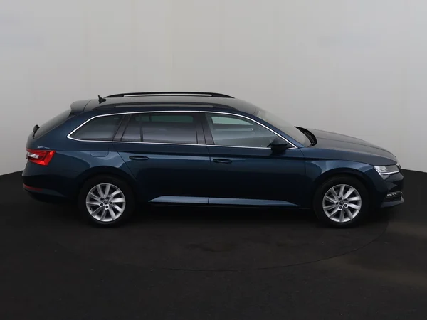 SKODA Superb (2021) — foto 28 van 32