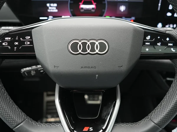 AUDI Q6 e-tron (2025) — foto 22 van 40