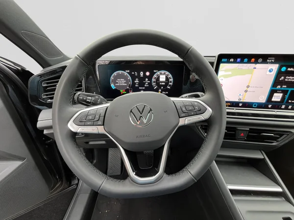 VOLKSWAGEN Tiguan (2025) — foto 16 van 24