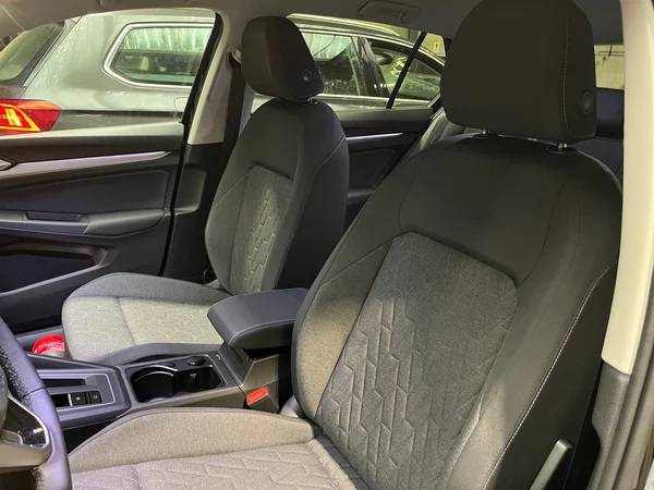 VOLKSWAGEN Golf VIII (2025) — foto 12 van 13