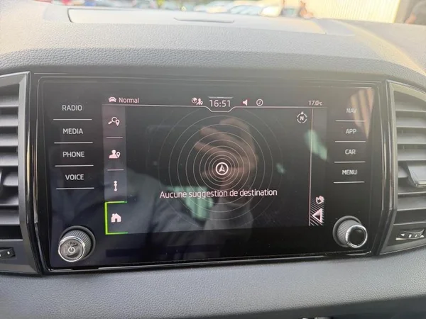 SKODA Karoq (2023) — foto 7 van 29