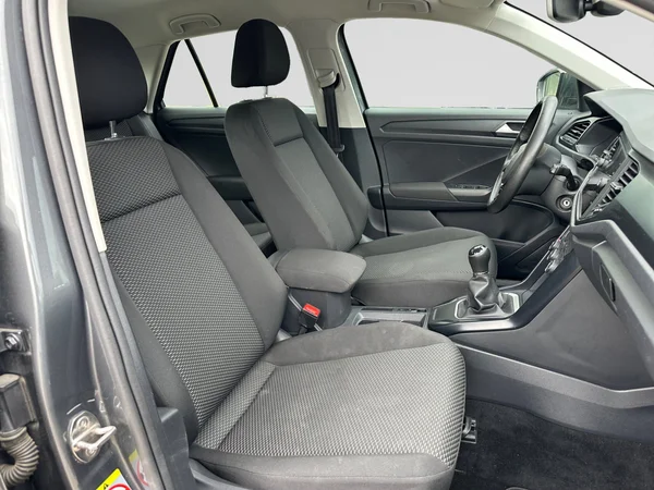 VOLKSWAGEN T-Roc (2020) — foto 10 van 19