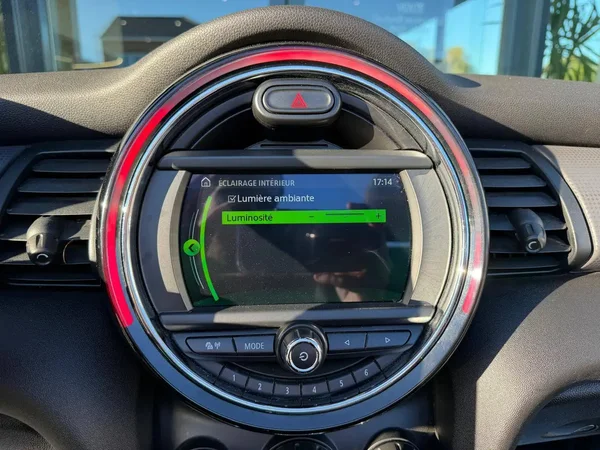 Mini Cooper (2018) — foto 9 van 28