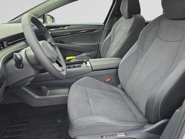 VOLKSWAGEN ID.7 Tourer (2025) — foto 2 van 36