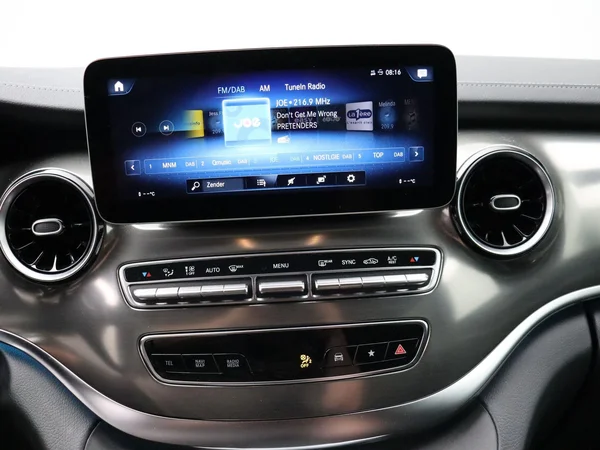 Mercedes-Benz V-Klasse (2024) — foto 8 van 36