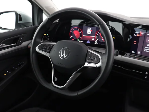 VOLKSWAGEN Golf (2024) — foto 14 van 28